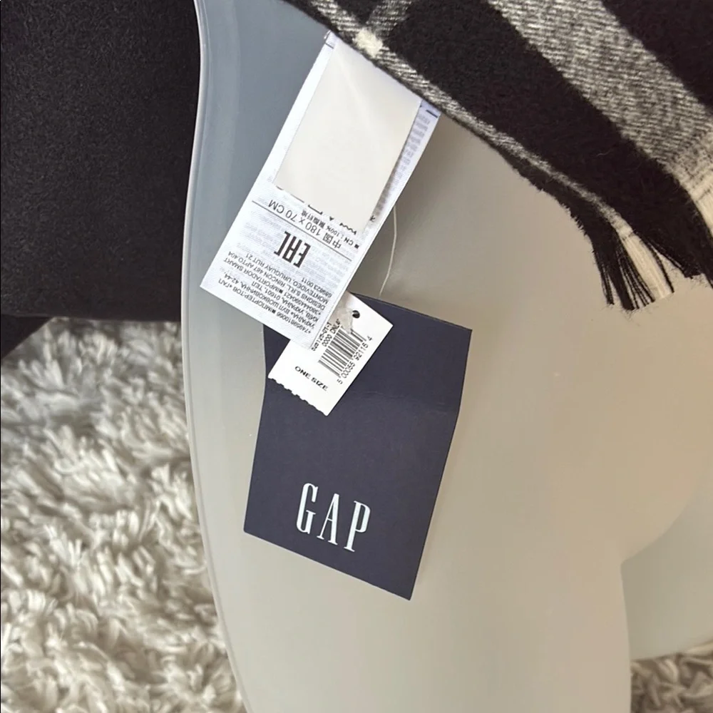 GAP Black and Gray Scarf - Picture 3 of 6